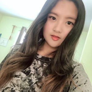 Meet your Posher, Chloe